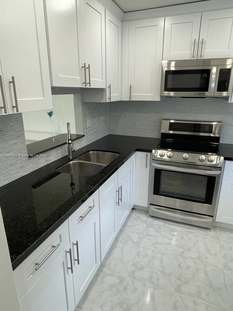 5051 W Oakland Park Blvd #204, Lauderdale Lakes FL 33313