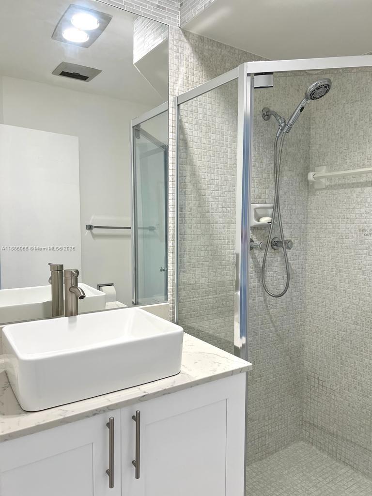 5051 W Oakland Park Blvd #204, Lauderdale Lakes FL 33313