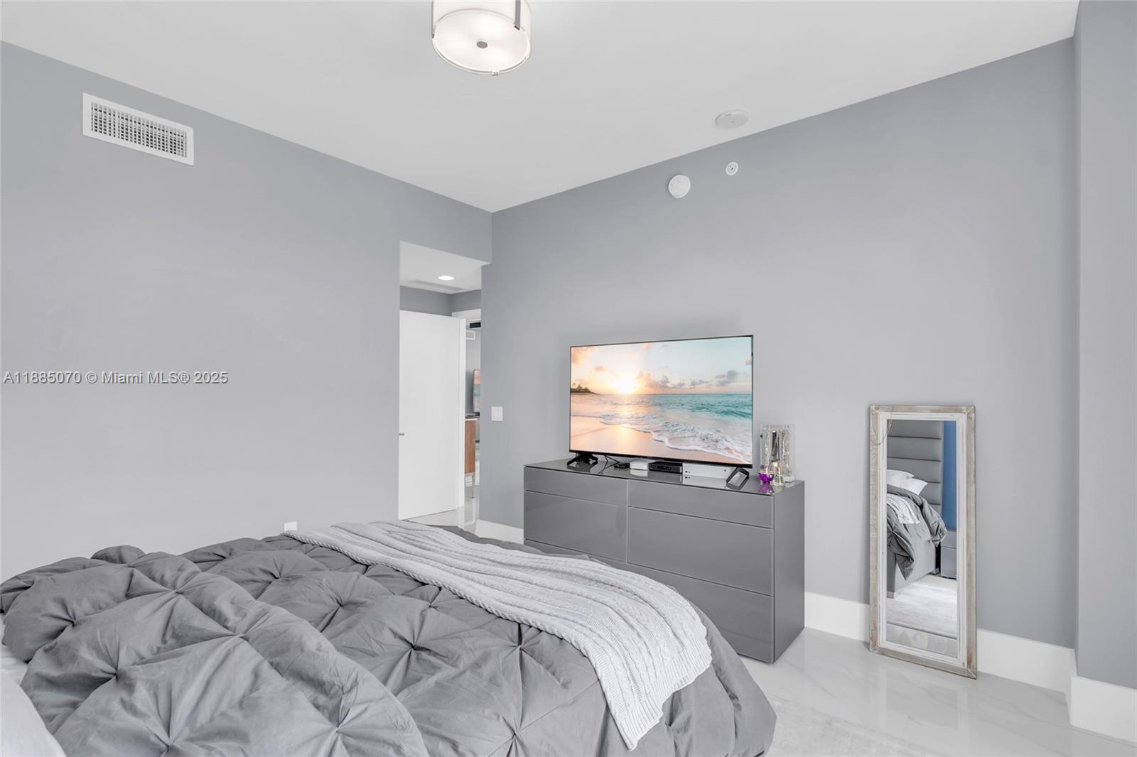 17111 Biscayne Blvd #602, North Miami Beach FL 33160