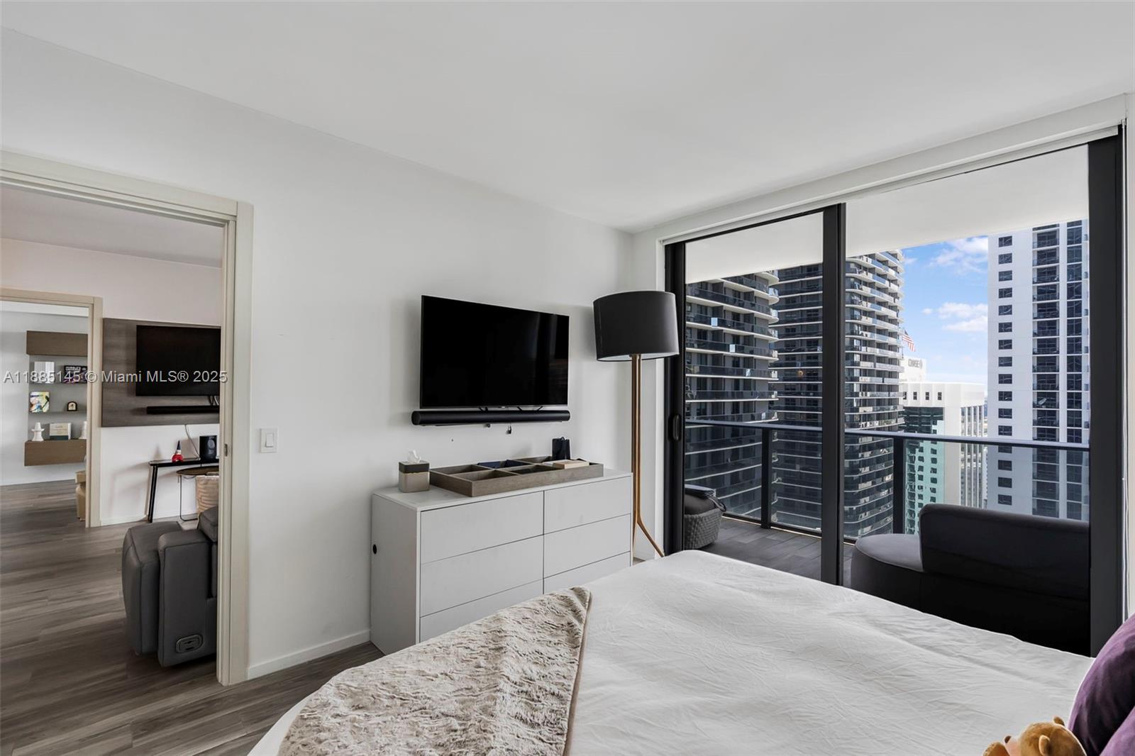 801 S Miami Ave #2810, Miami FL 33130
