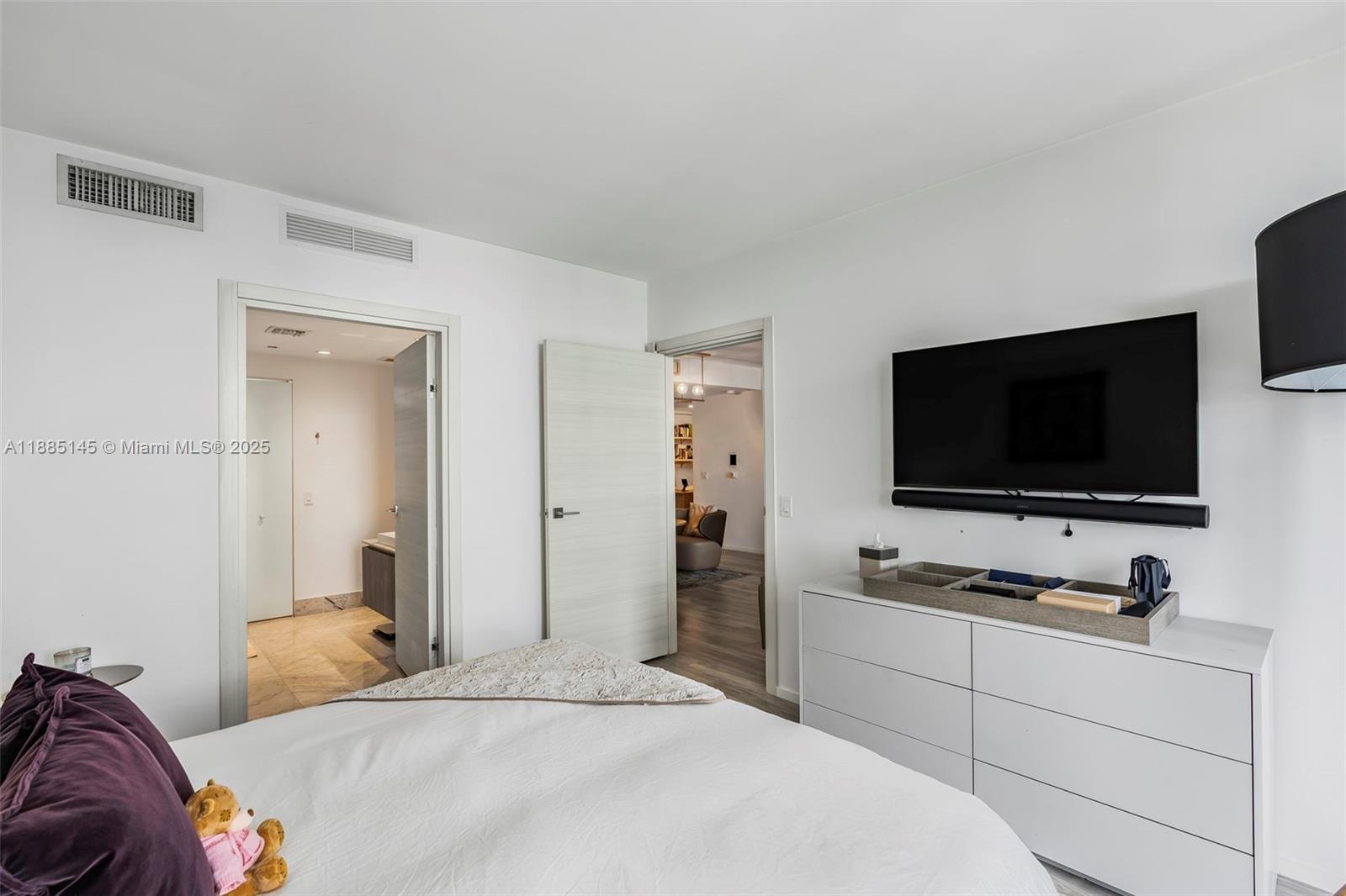 801 S Miami Ave #2810, Miami FL 33130
