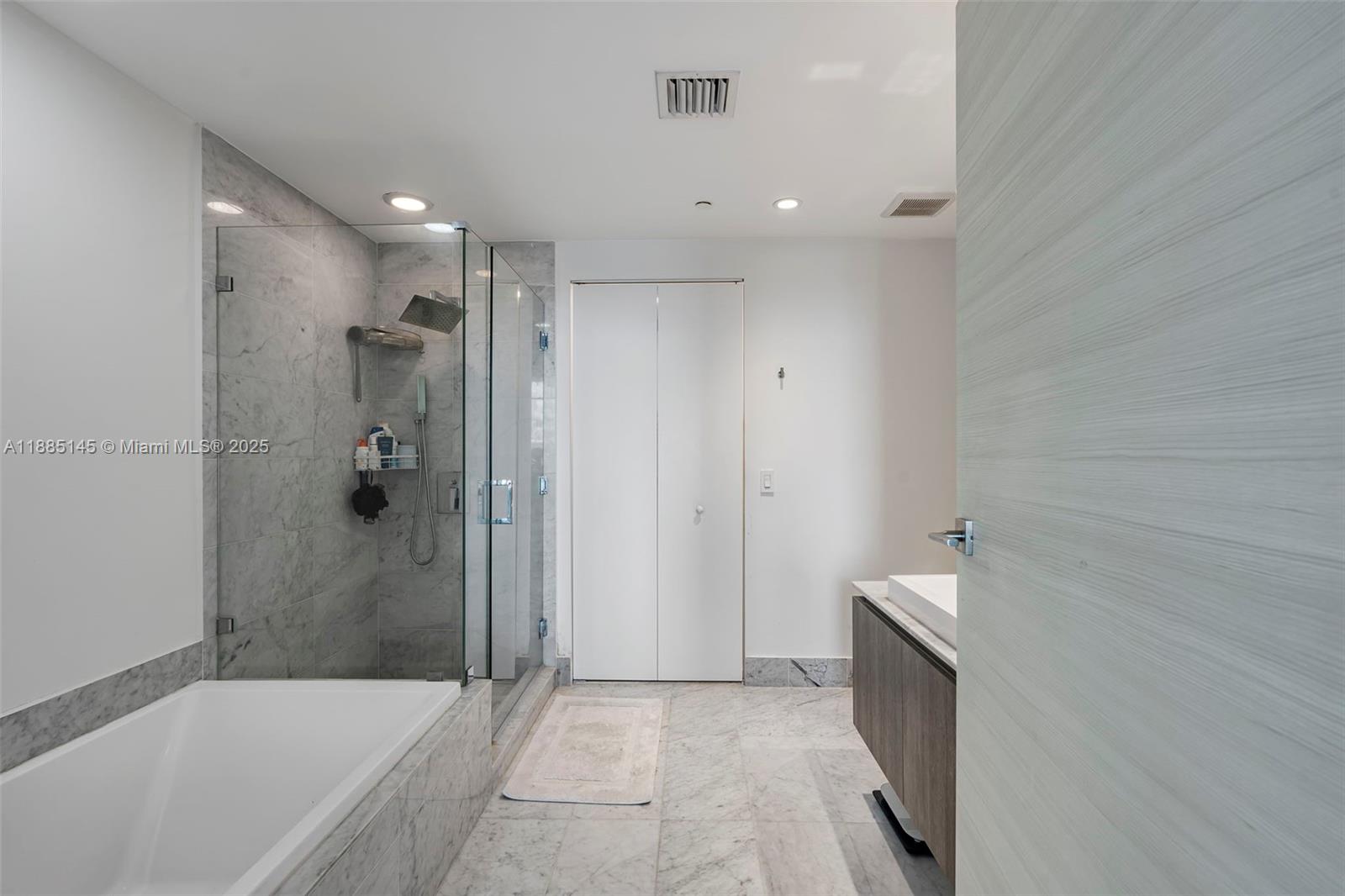 801 S Miami Ave #2810, Miami FL 33130