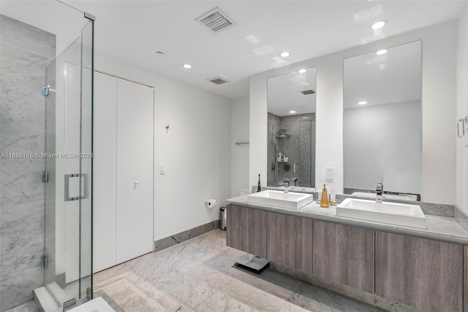 801 S Miami Ave #2810, Miami FL 33130