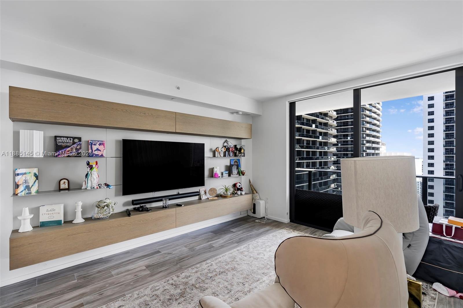 801 S Miami Ave #2810, Miami FL 33130