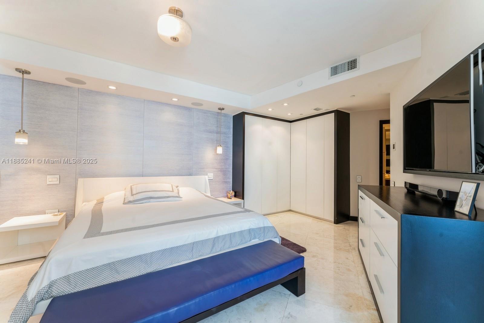 808 Brickell Key #1406, Miami FL 33131