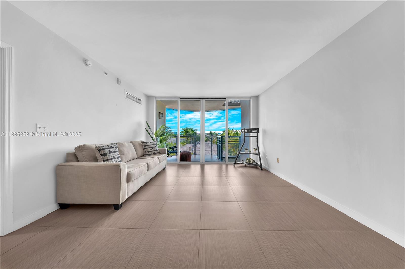 2155 Washington Ct #402, Miami Beach FL 33139
