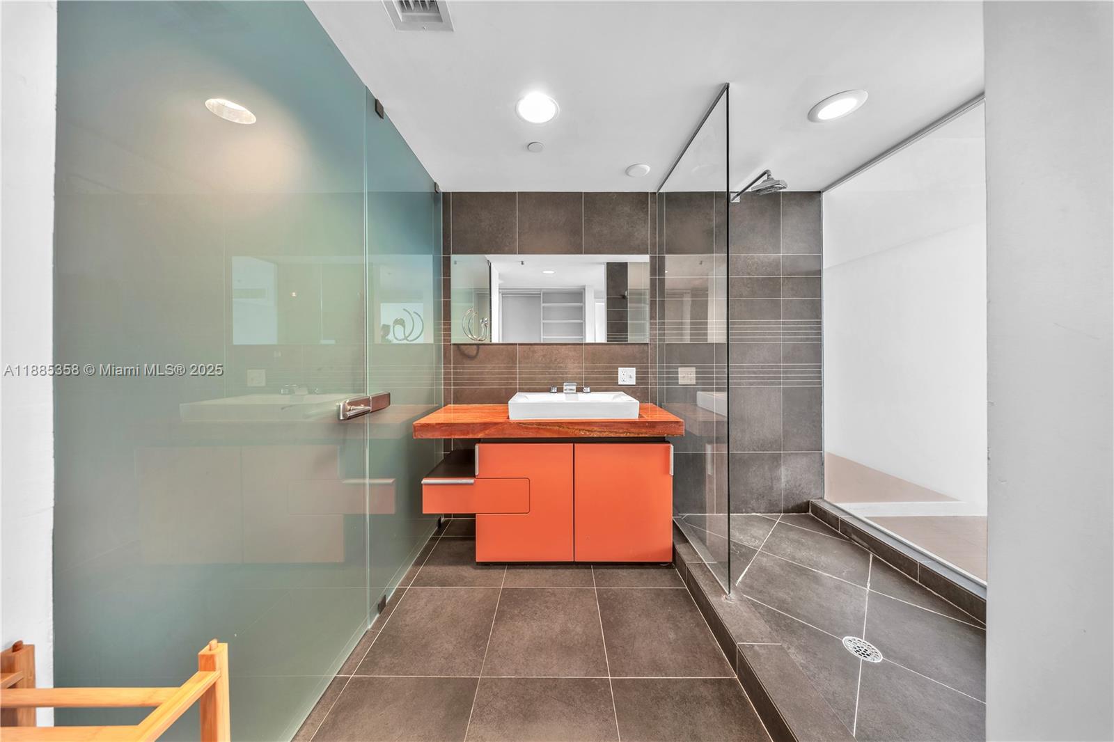 2155 Washington Ct #402, Miami Beach FL 33139