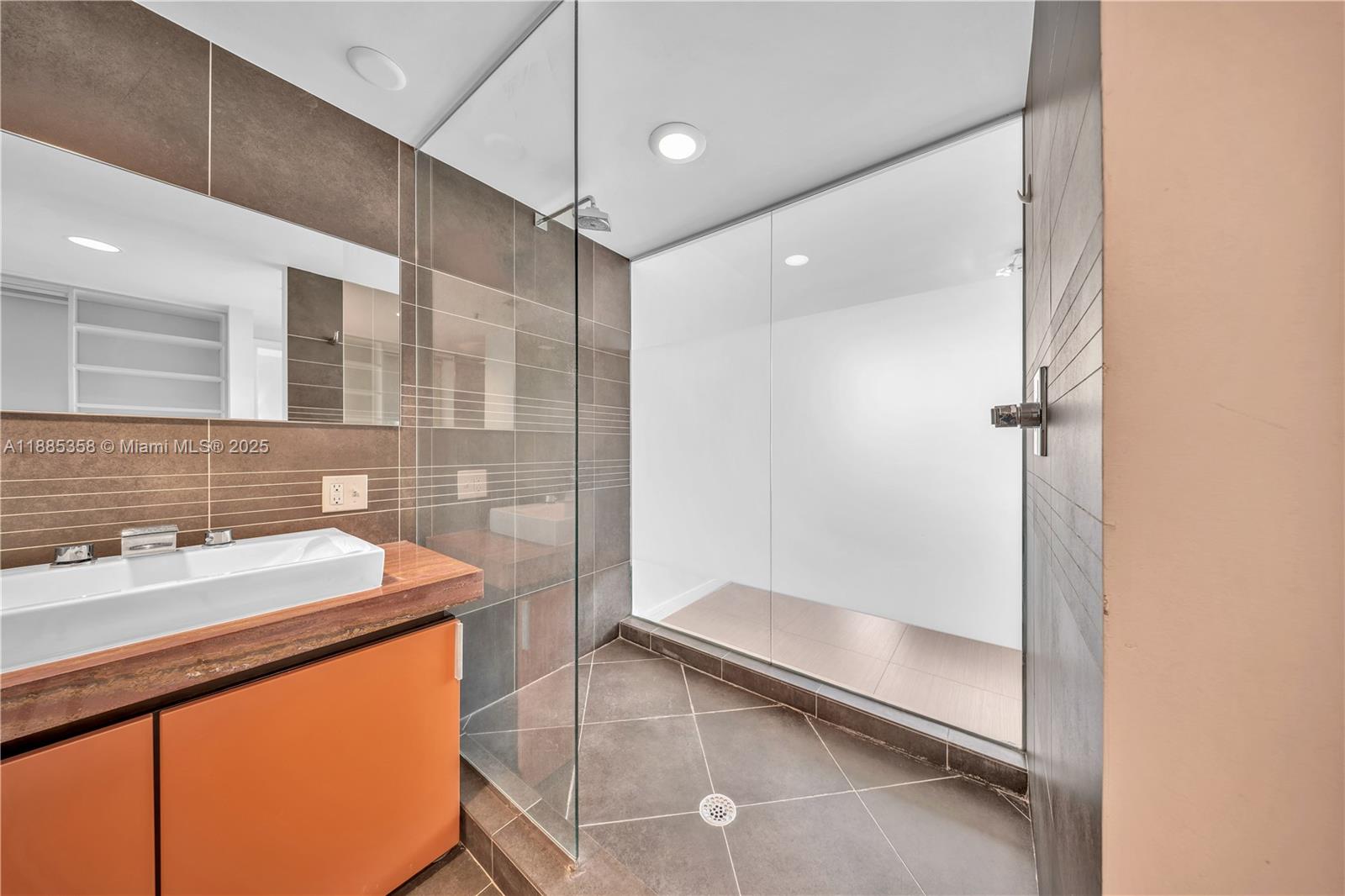 2155 Washington Ct #402, Miami Beach FL 33139