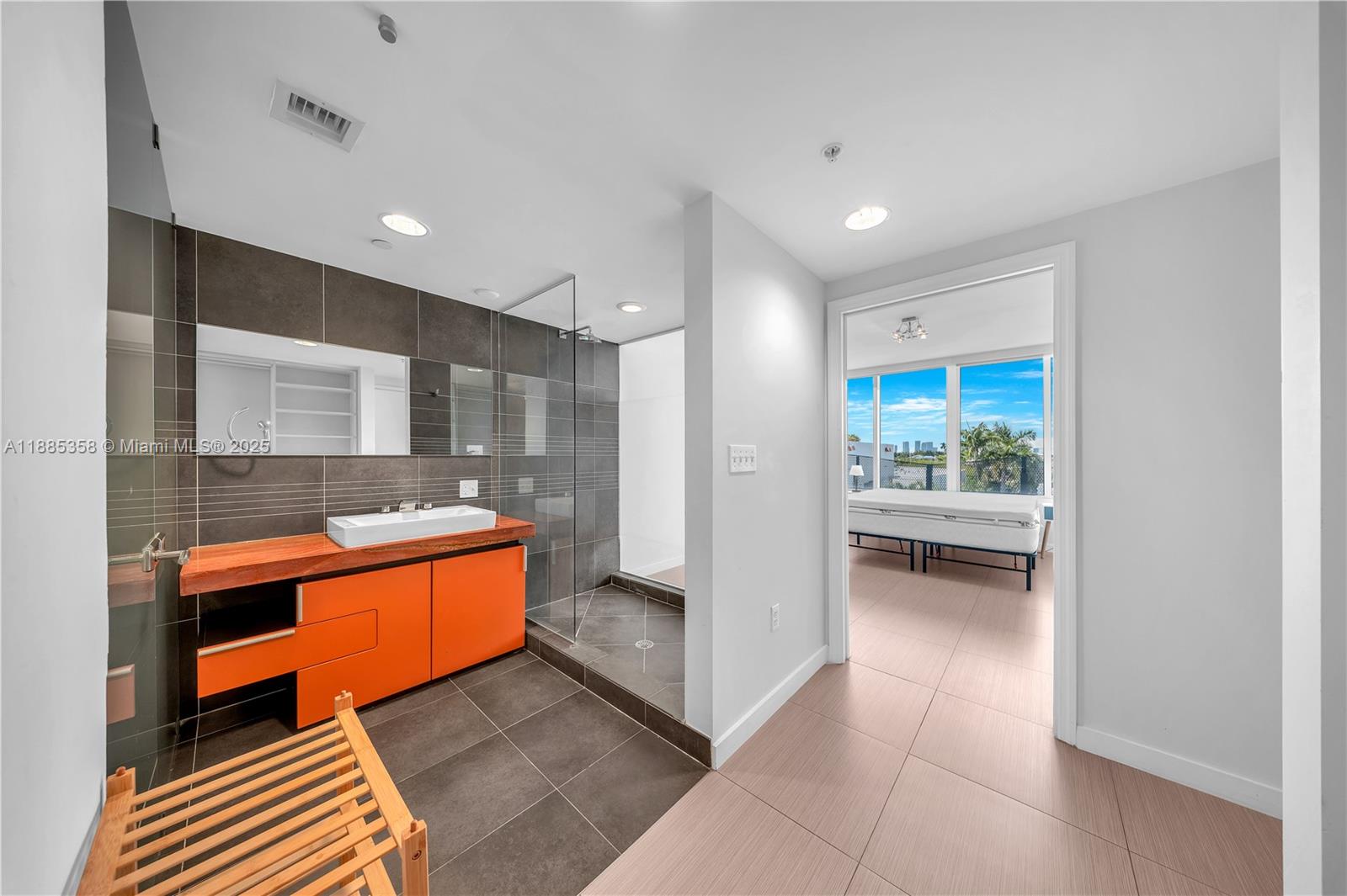 2155 Washington Ct #402, Miami Beach FL 33139