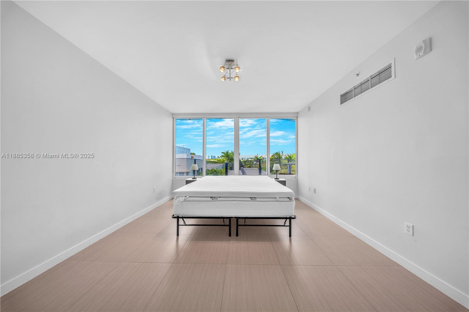 2155 Washington Ct #402, Miami Beach FL 33139