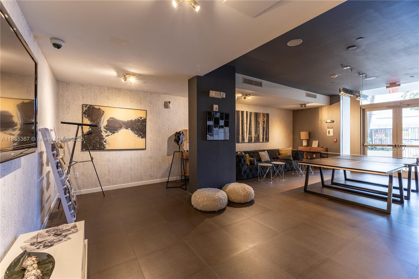 435 21st St #306, Miami Beach FL 33139