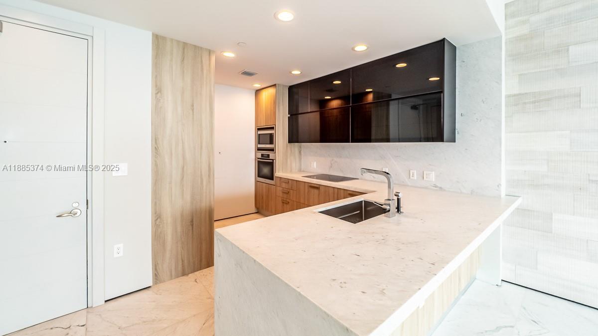 200 Biscayne Boulevard Way #5104, Miami FL 33131