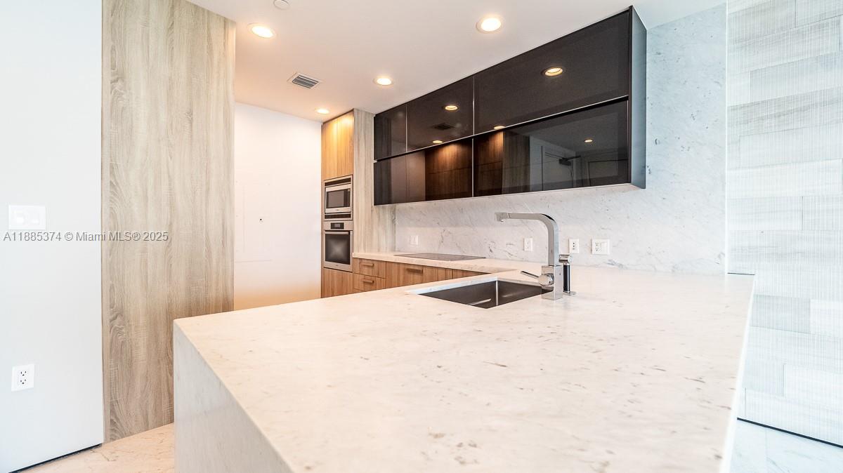 200 Biscayne Boulevard Way #5104, Miami FL 33131