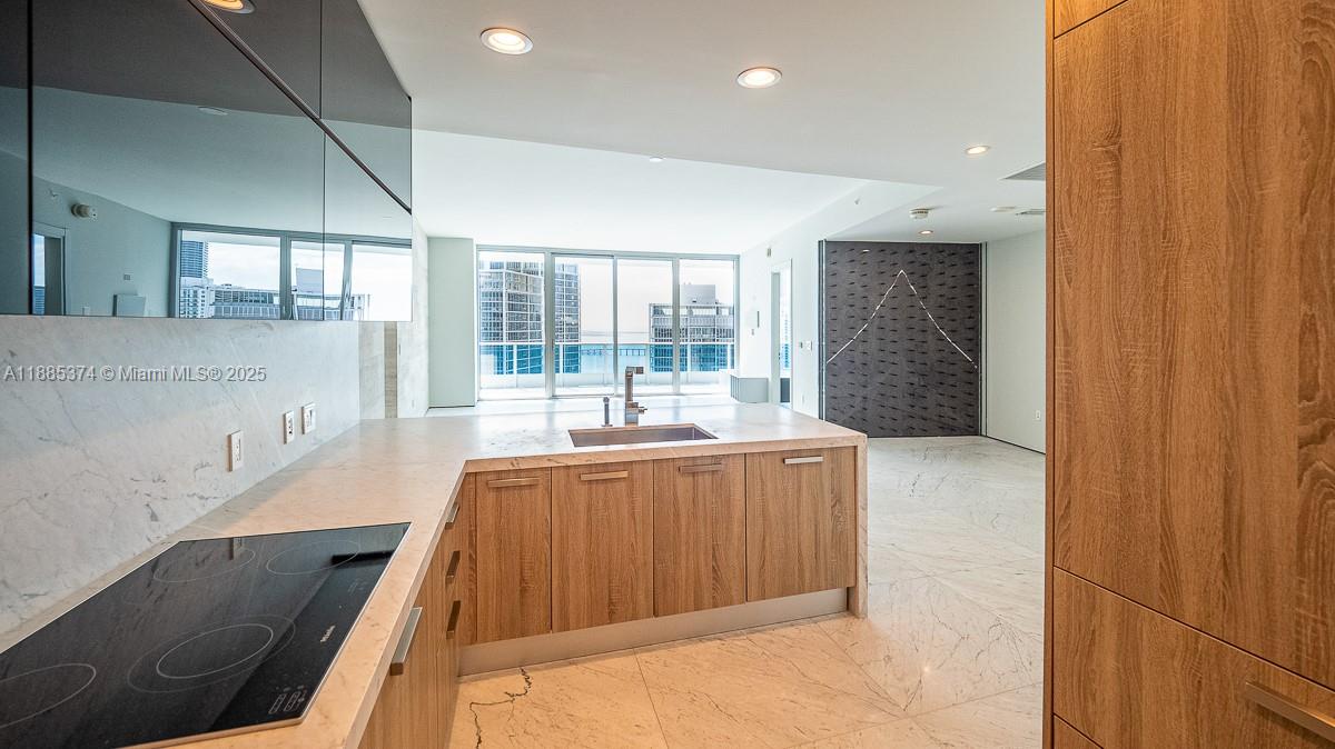 200 Biscayne Boulevard Way #5104, Miami FL 33131