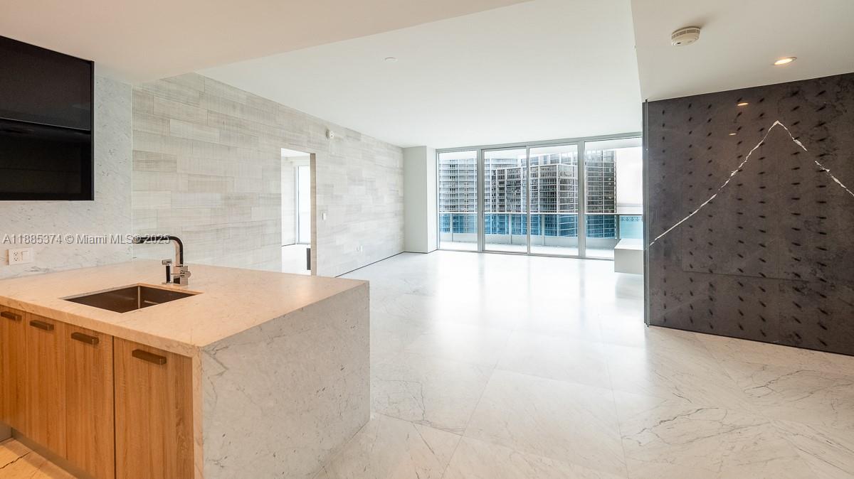 200 Biscayne Boulevard Way #5104, Miami FL 33131