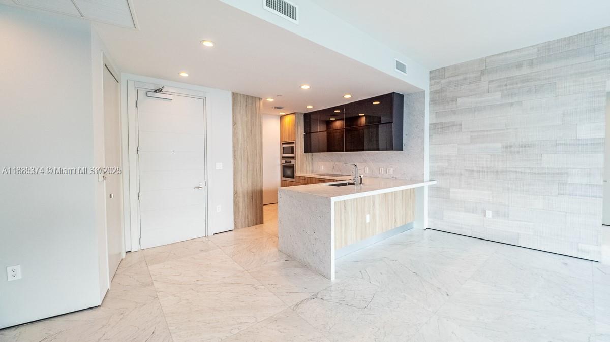 200 Biscayne Boulevard Way #5104, Miami FL 33131