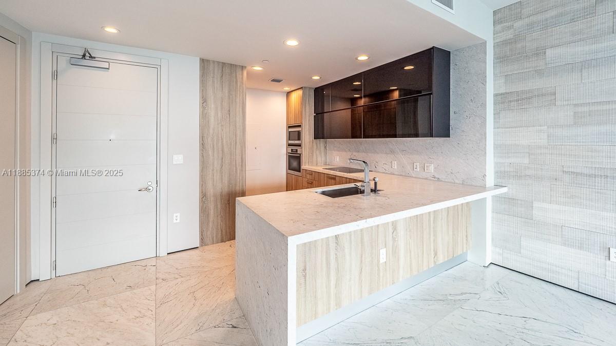 200 Biscayne Boulevard Way #5104, Miami FL 33131