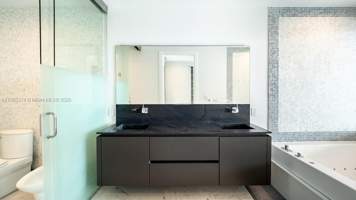 200 Biscayne Boulevard Way #5104, Miami FL 33131