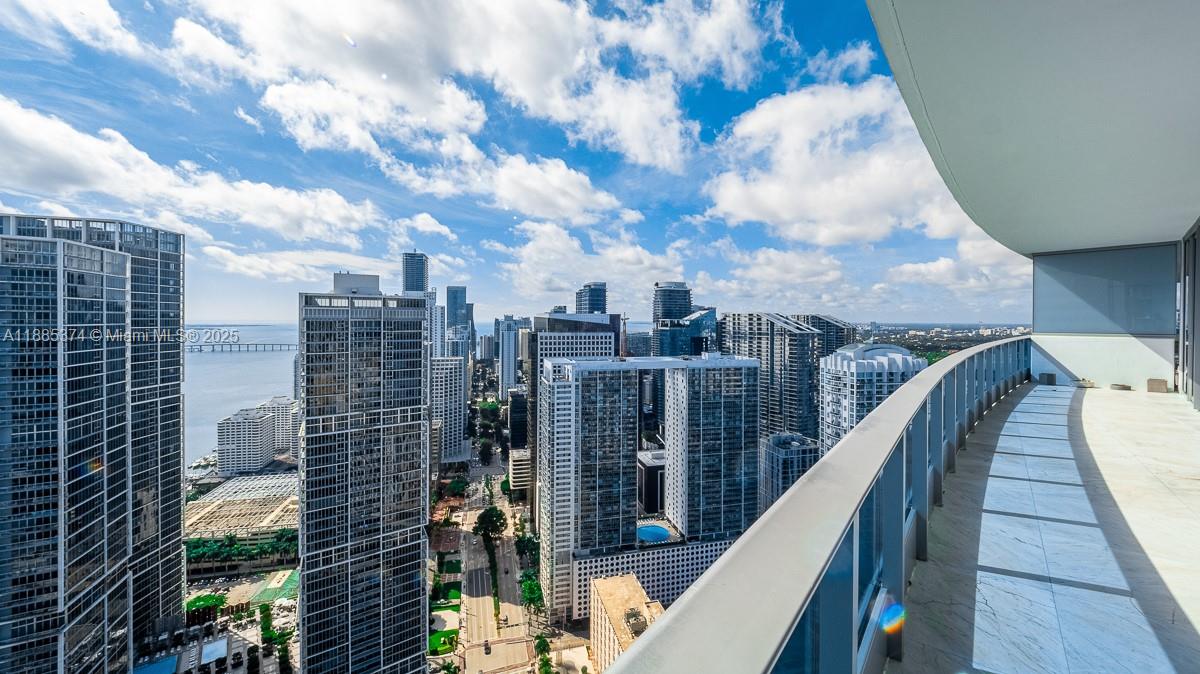 200 Biscayne Boulevard Way #5104, Miami FL 33131
