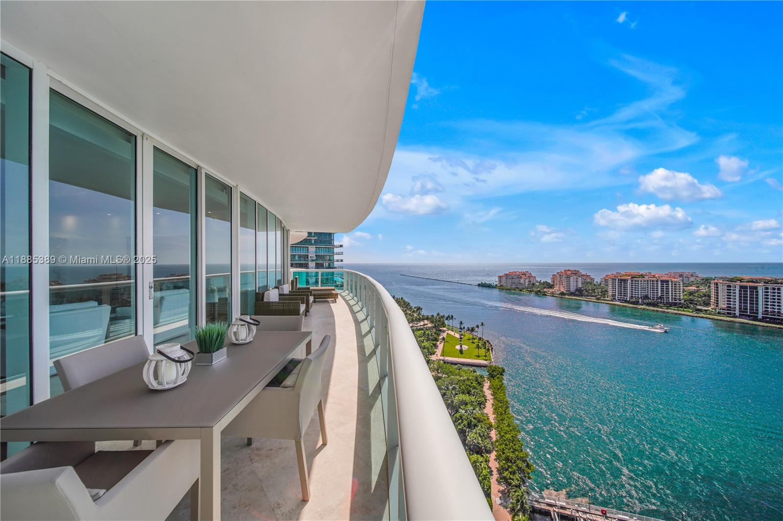 1000 S Pointe Dr #2202, Miami Beach FL 33139