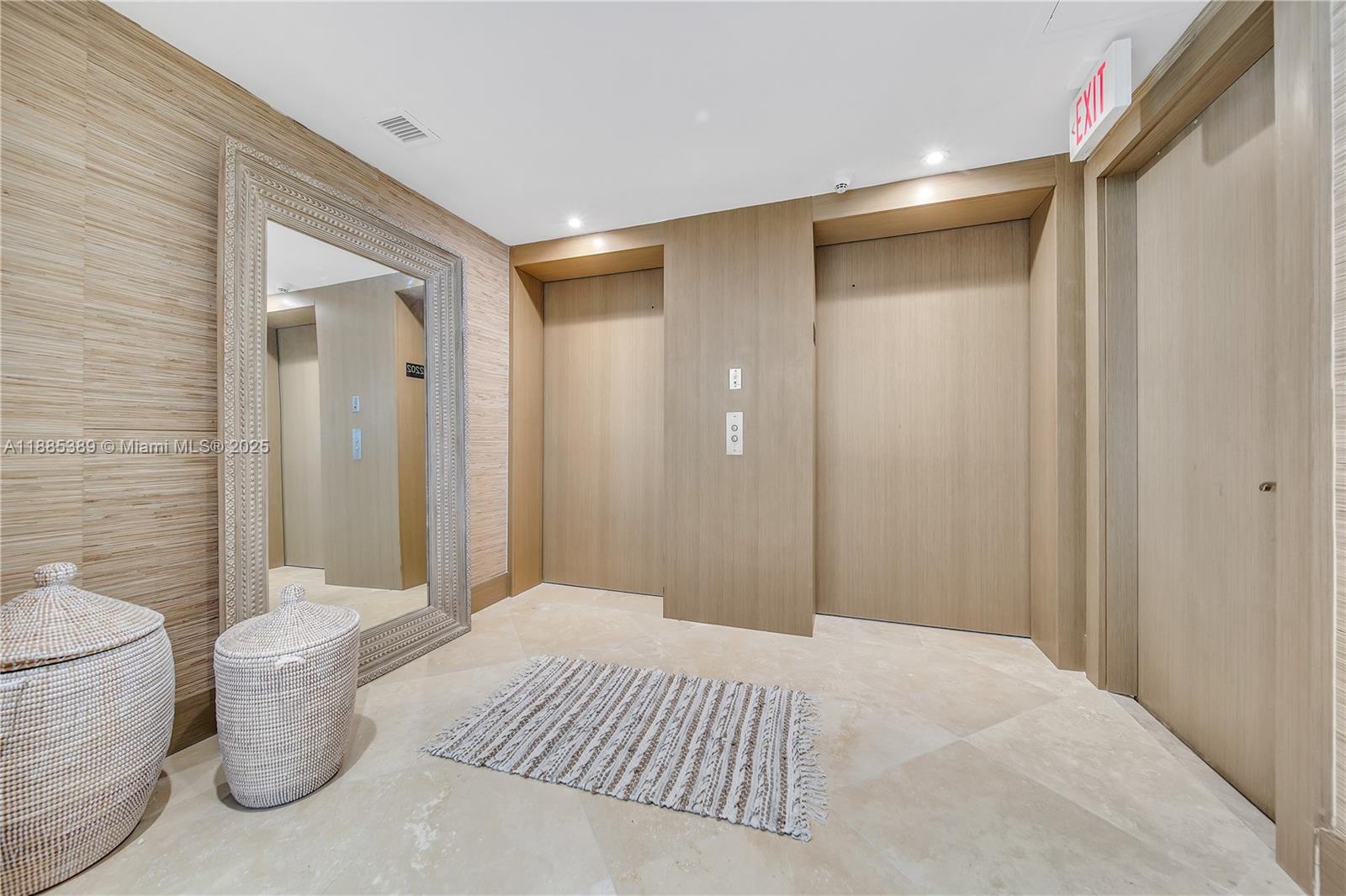 1000 S Pointe Dr #2202, Miami Beach FL 33139