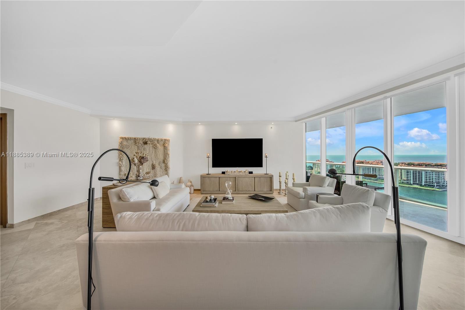 1000 S Pointe Dr #2202, Miami Beach FL 33139