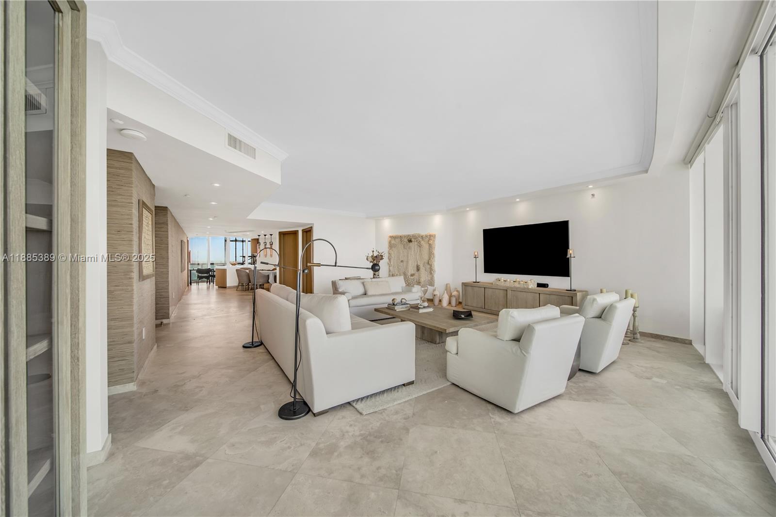 1000 S Pointe Dr #2202, Miami Beach FL 33139