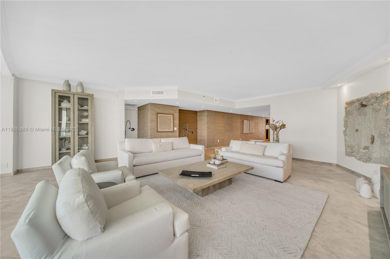 1000 S Pointe Dr #2202, Miami Beach FL 33139