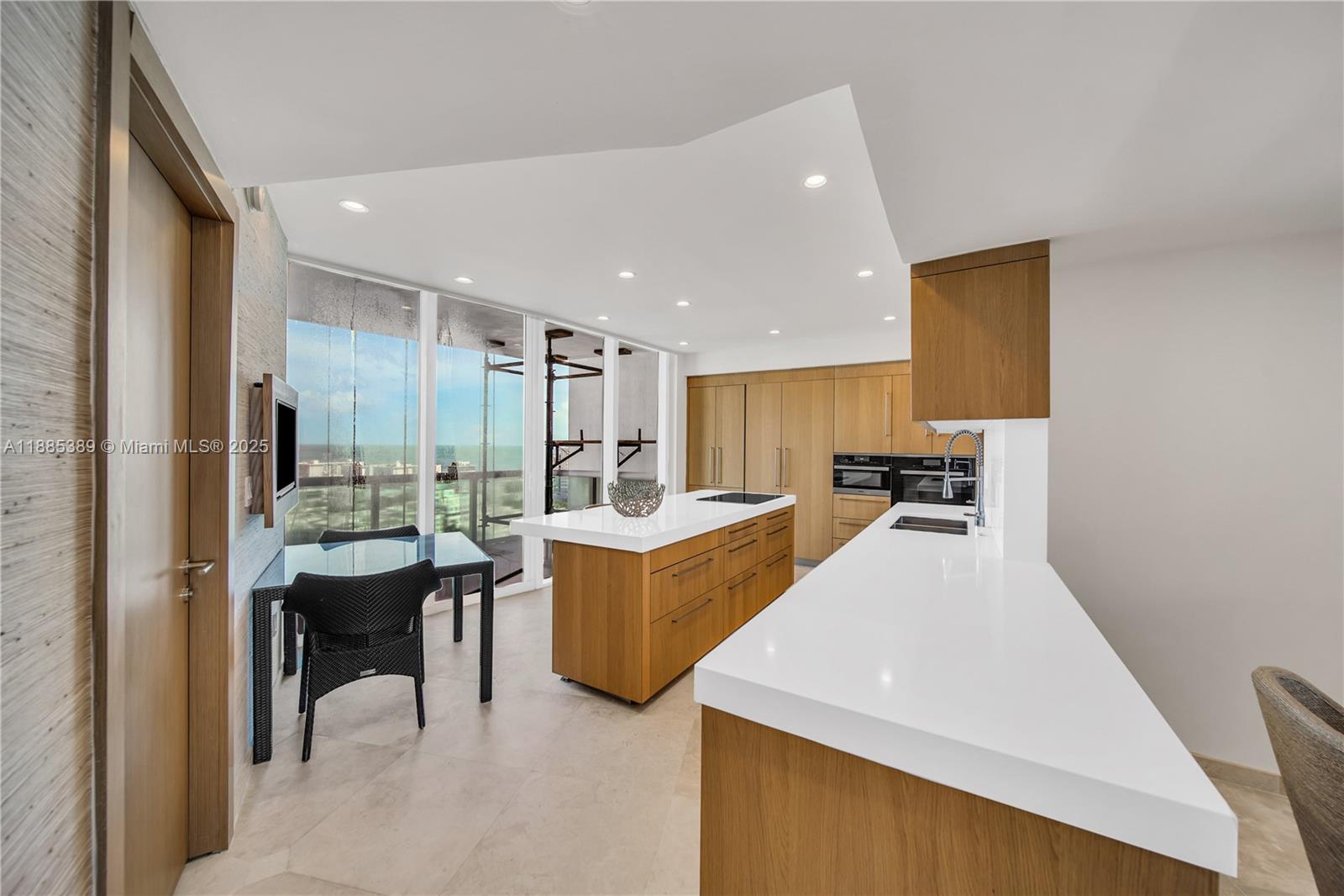1000 S Pointe Dr #2202, Miami Beach FL 33139
