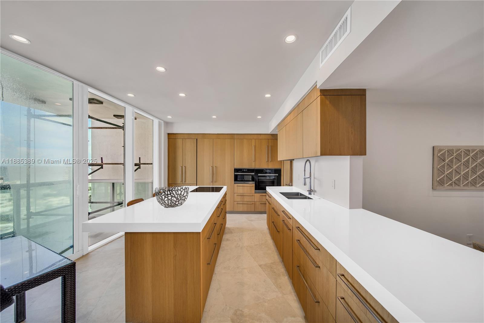1000 S Pointe Dr #2202, Miami Beach FL 33139