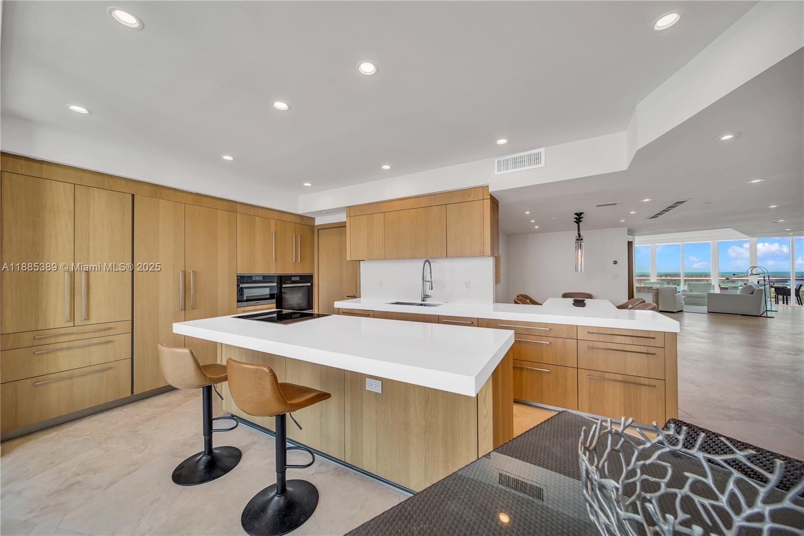1000 S Pointe Dr #2202, Miami Beach FL 33139
