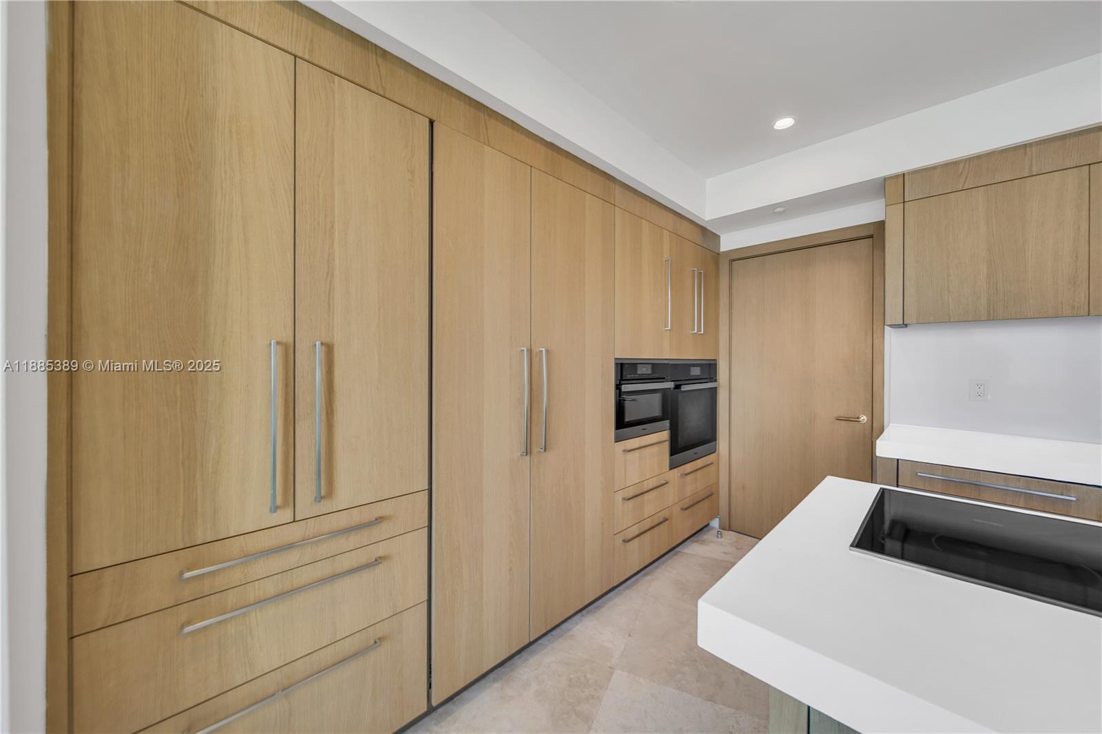 1000 S Pointe Dr #2202, Miami Beach FL 33139