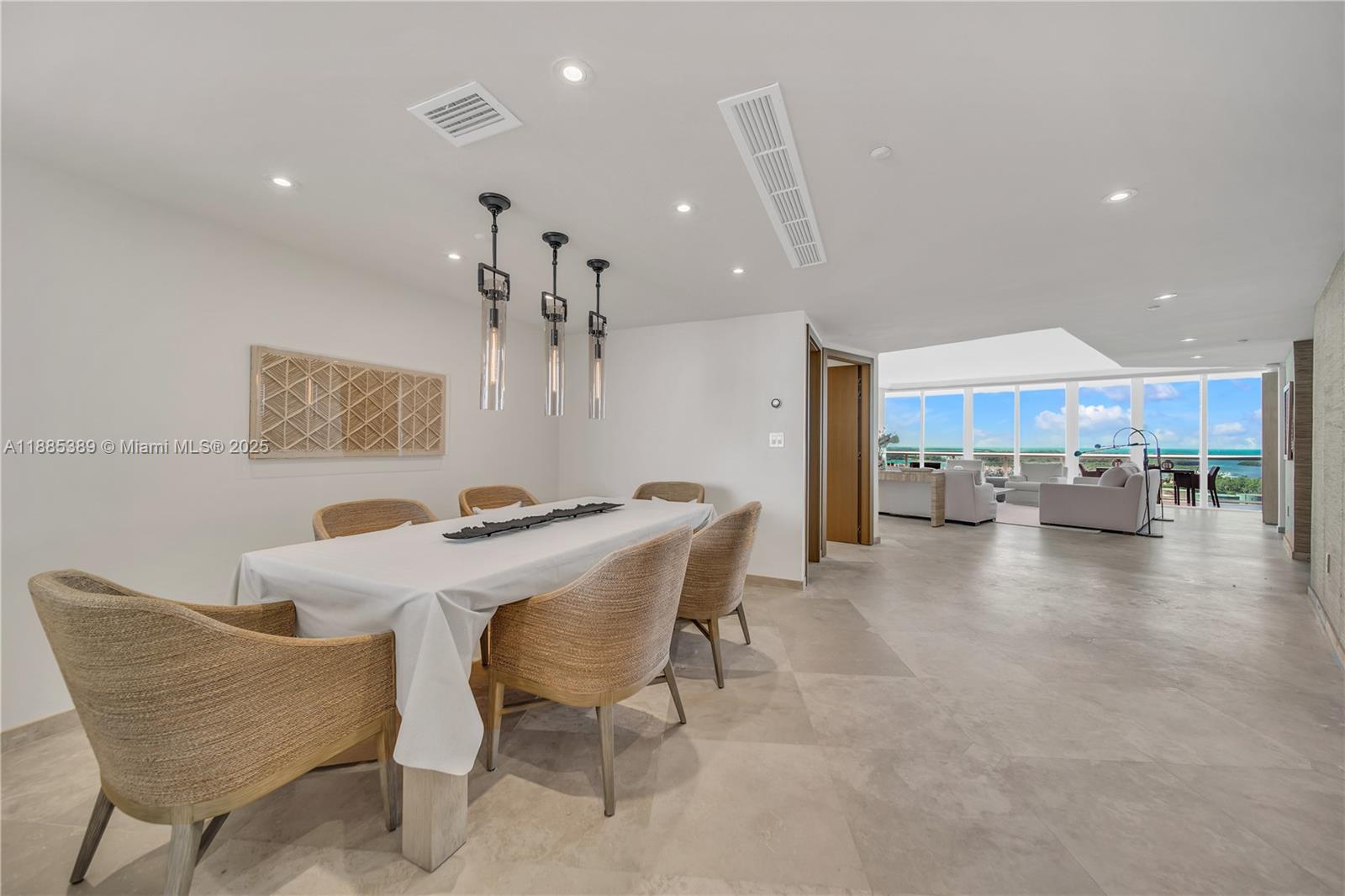 1000 S Pointe Dr #2202, Miami Beach FL 33139