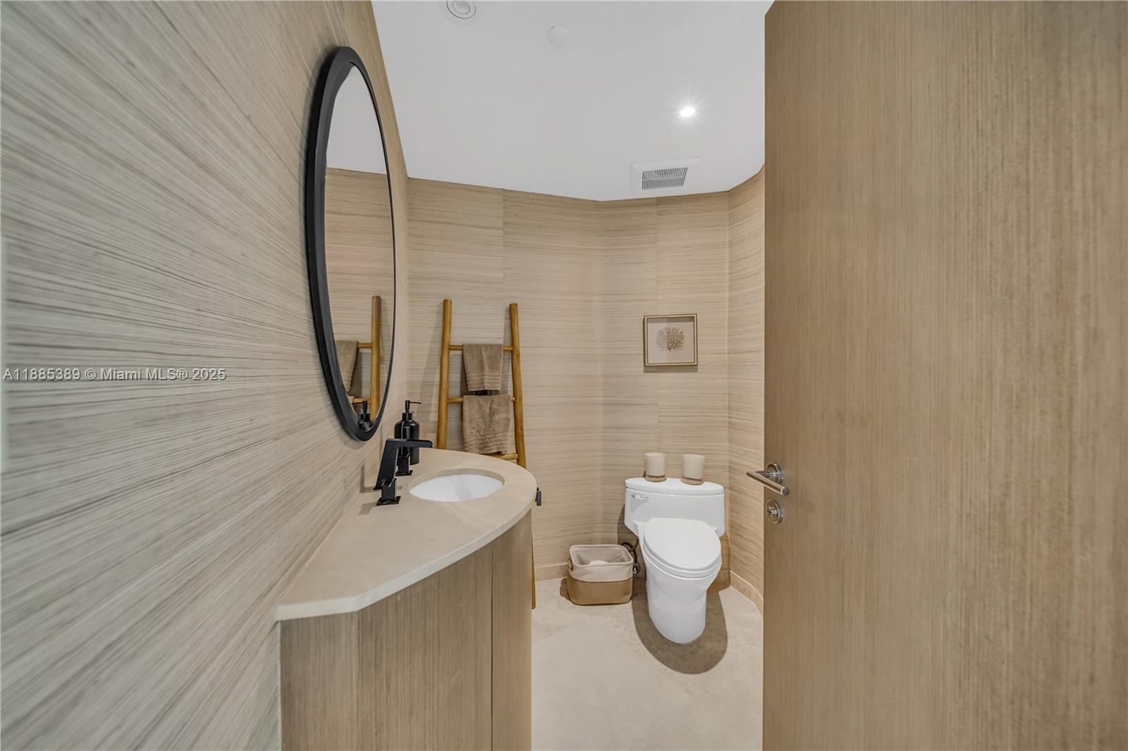 1000 S Pointe Dr #2202, Miami Beach FL 33139