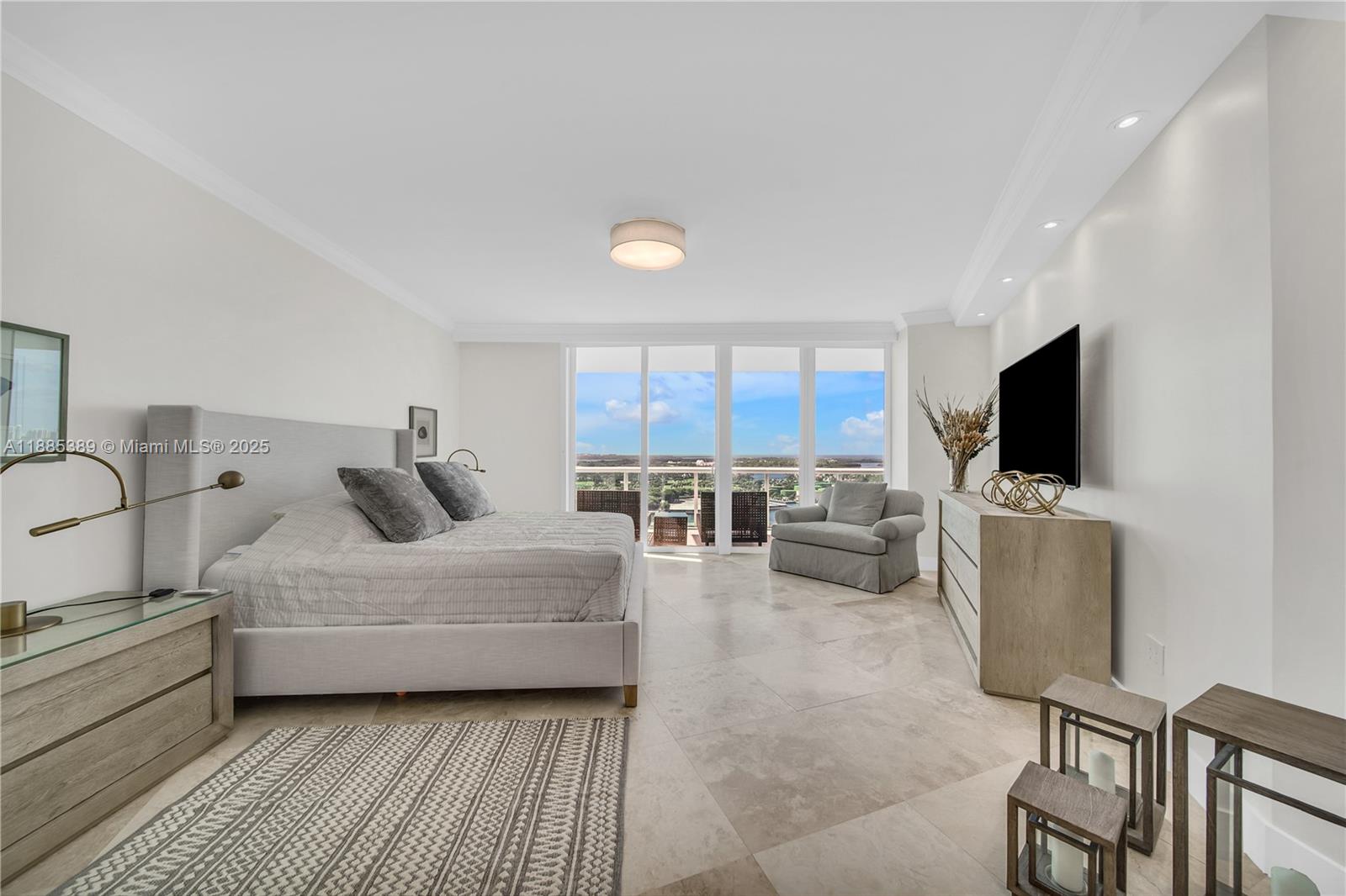 1000 S Pointe Dr #2202, Miami Beach FL 33139