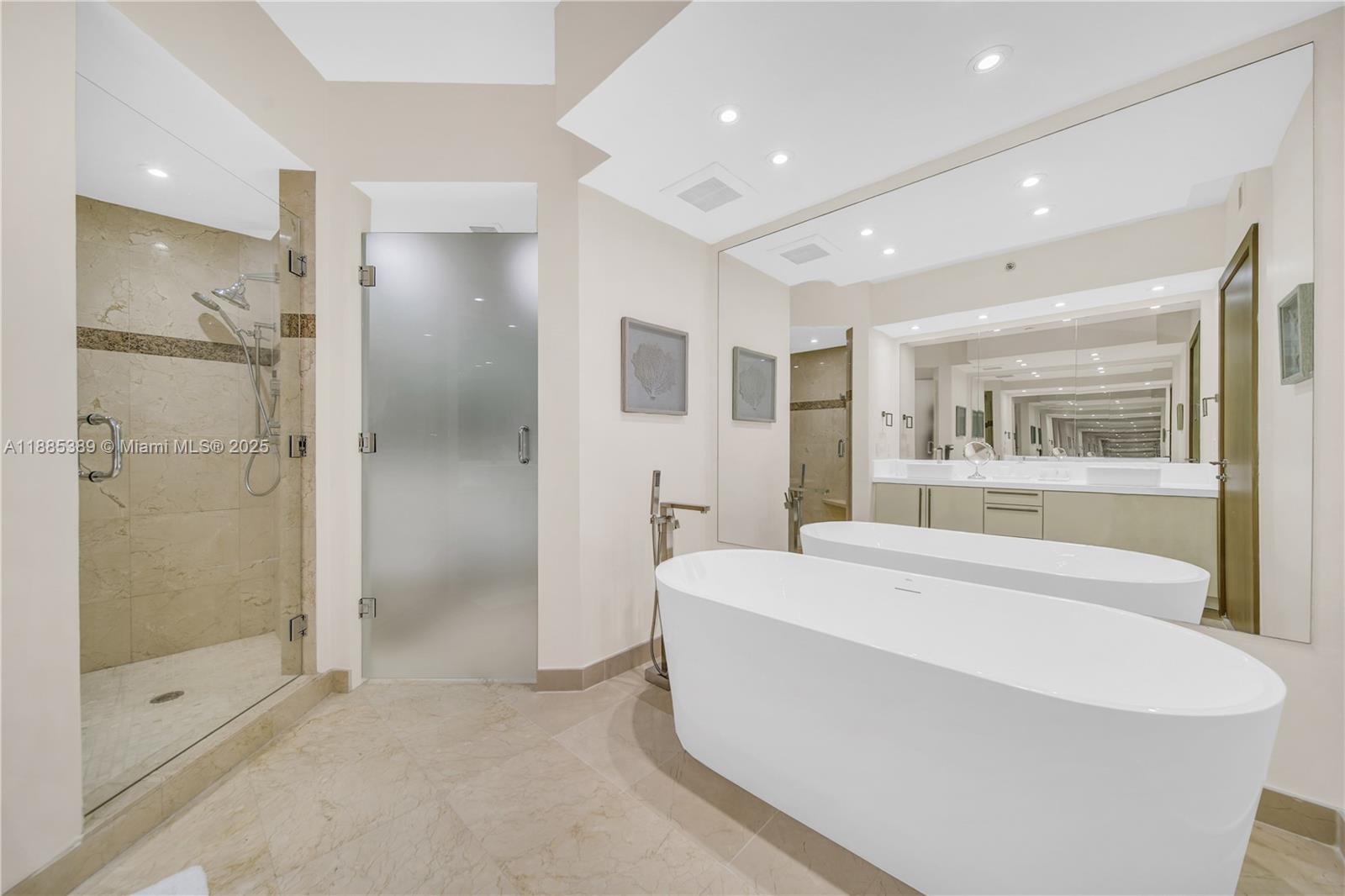 1000 S Pointe Dr #2202, Miami Beach FL 33139