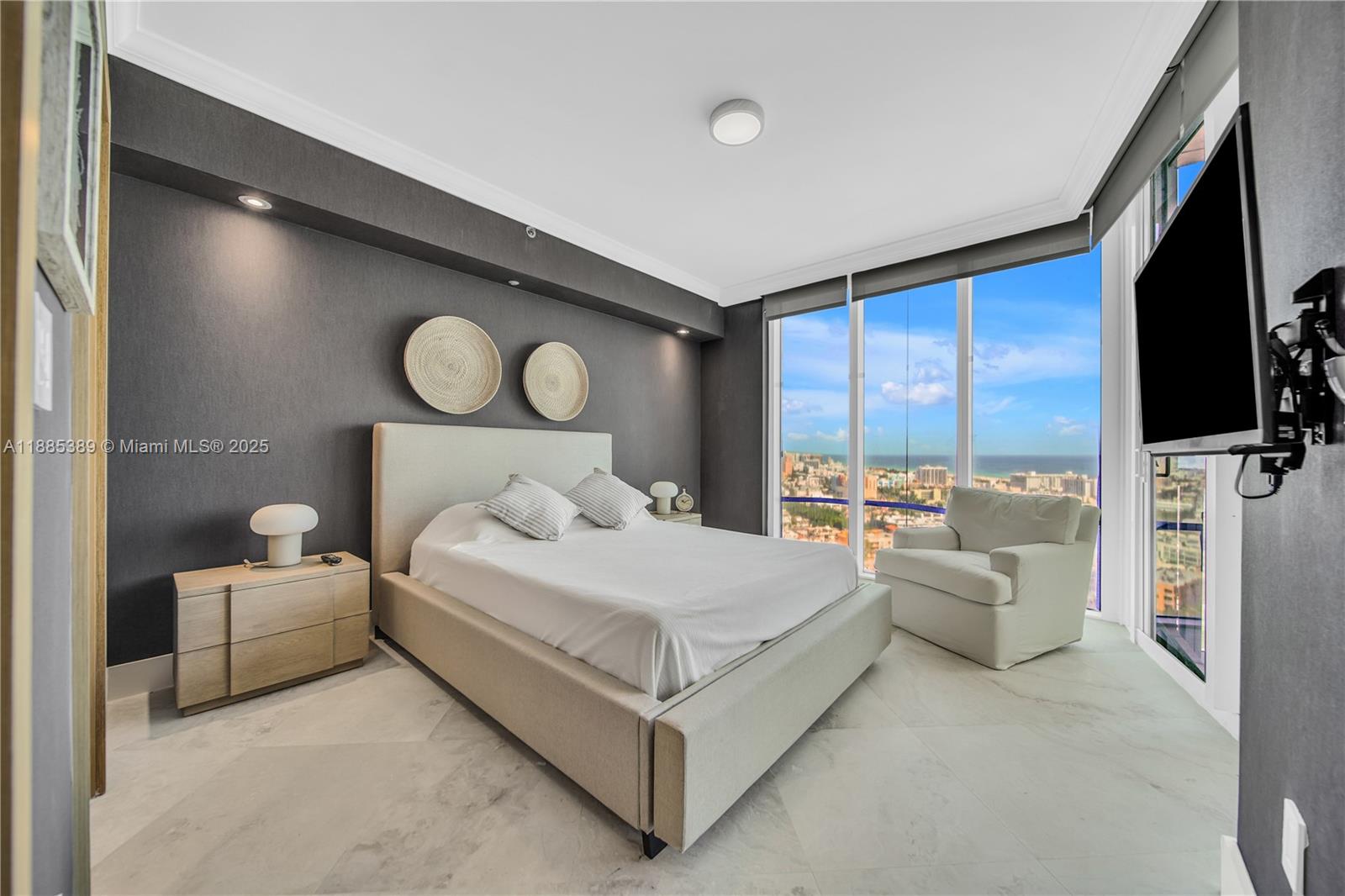 1000 S Pointe Dr #2202, Miami Beach FL 33139