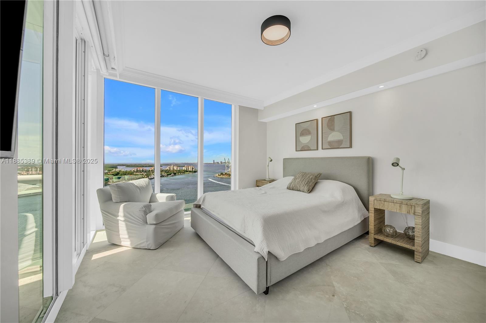 1000 S Pointe Dr #2202, Miami Beach FL 33139