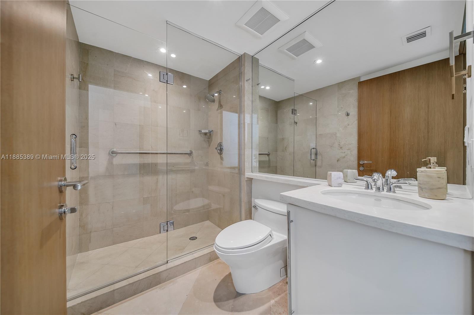 1000 S Pointe Dr #2202, Miami Beach FL 33139