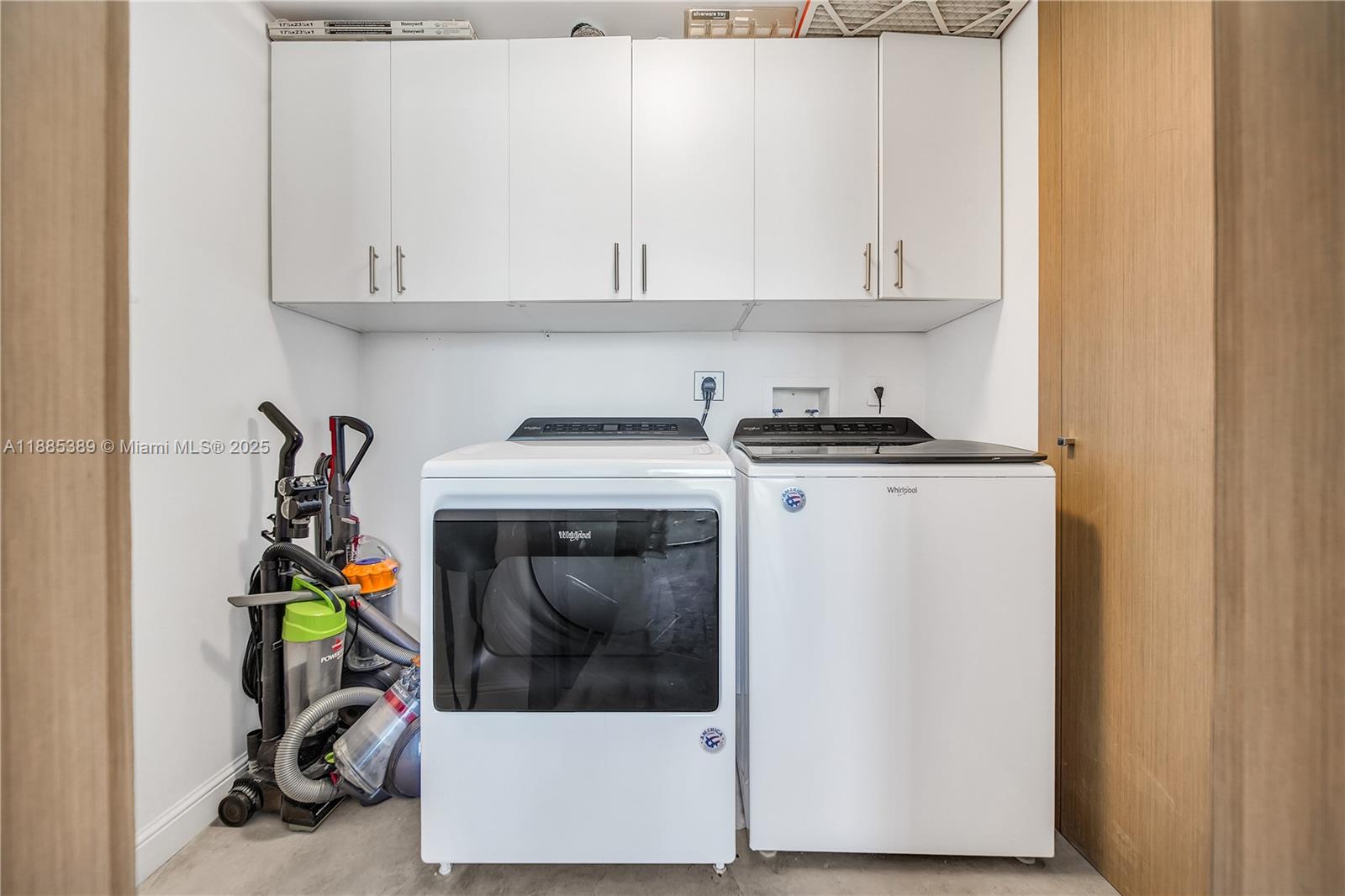 1000 S Pointe Dr #2202, Miami Beach FL 33139