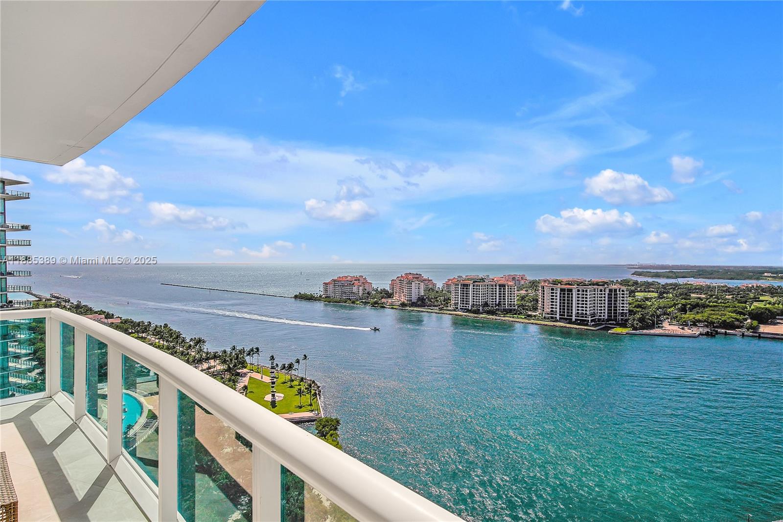 1000 S Pointe Dr #2202, Miami Beach FL 33139