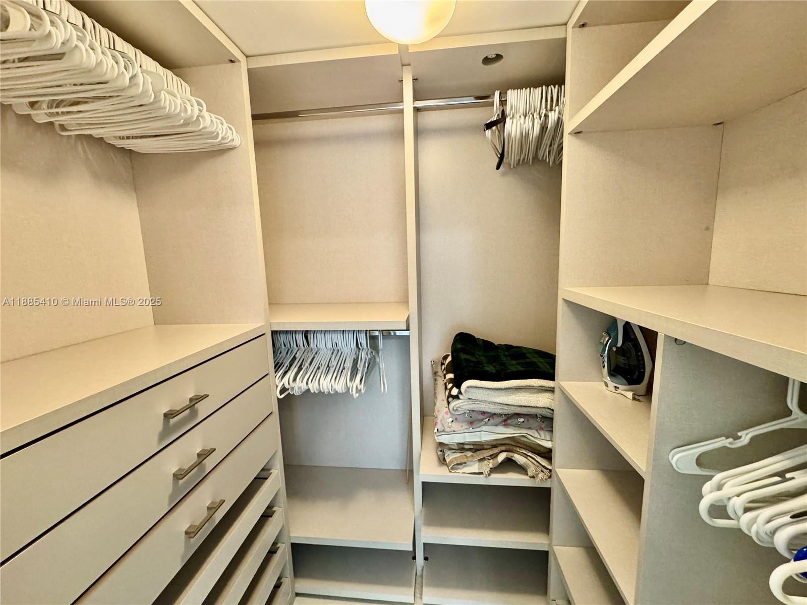 244 Biscayne Blvd #2906, Miami FL 33132