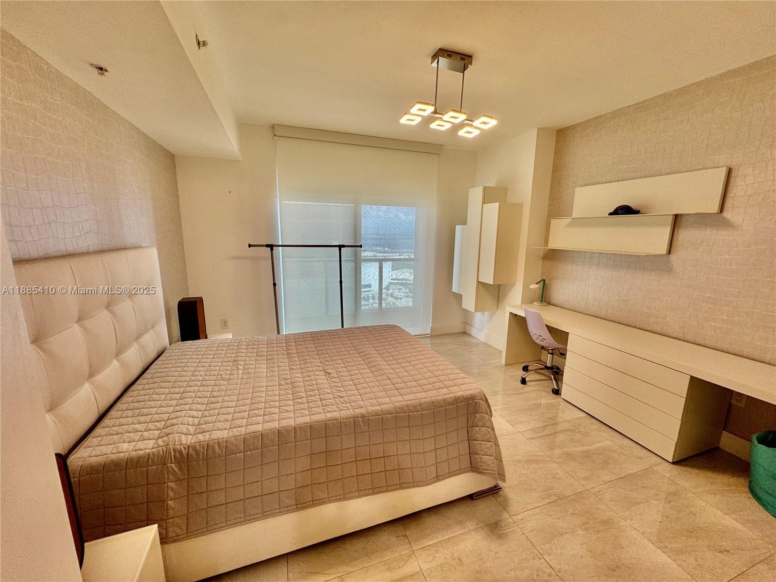 244 Biscayne Blvd #2906, Miami FL 33132
