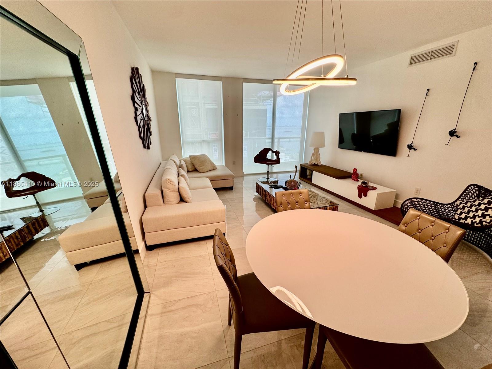 244 Biscayne Blvd #2906, Miami FL 33132