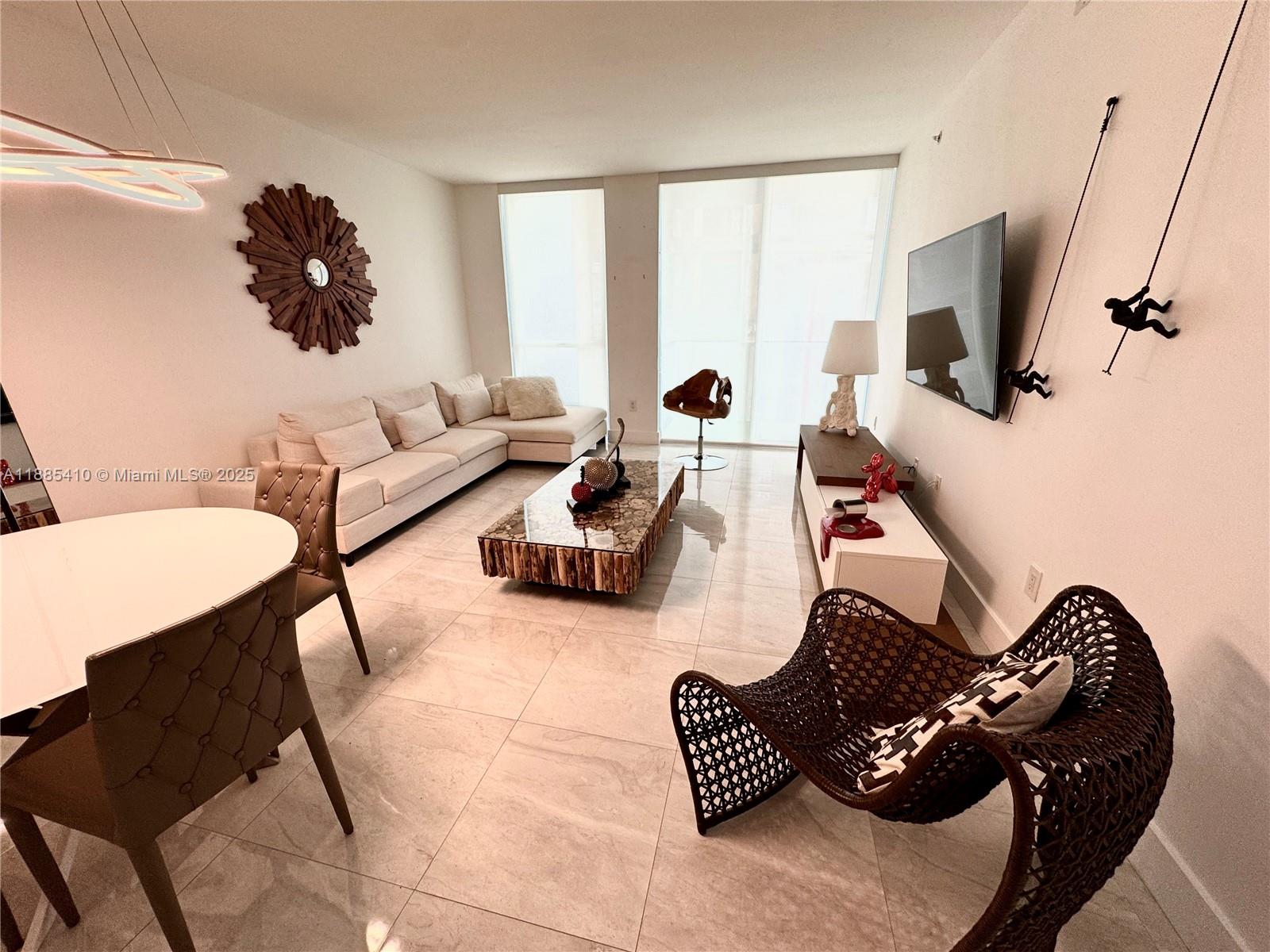244 Biscayne Blvd #2906, Miami FL 33132