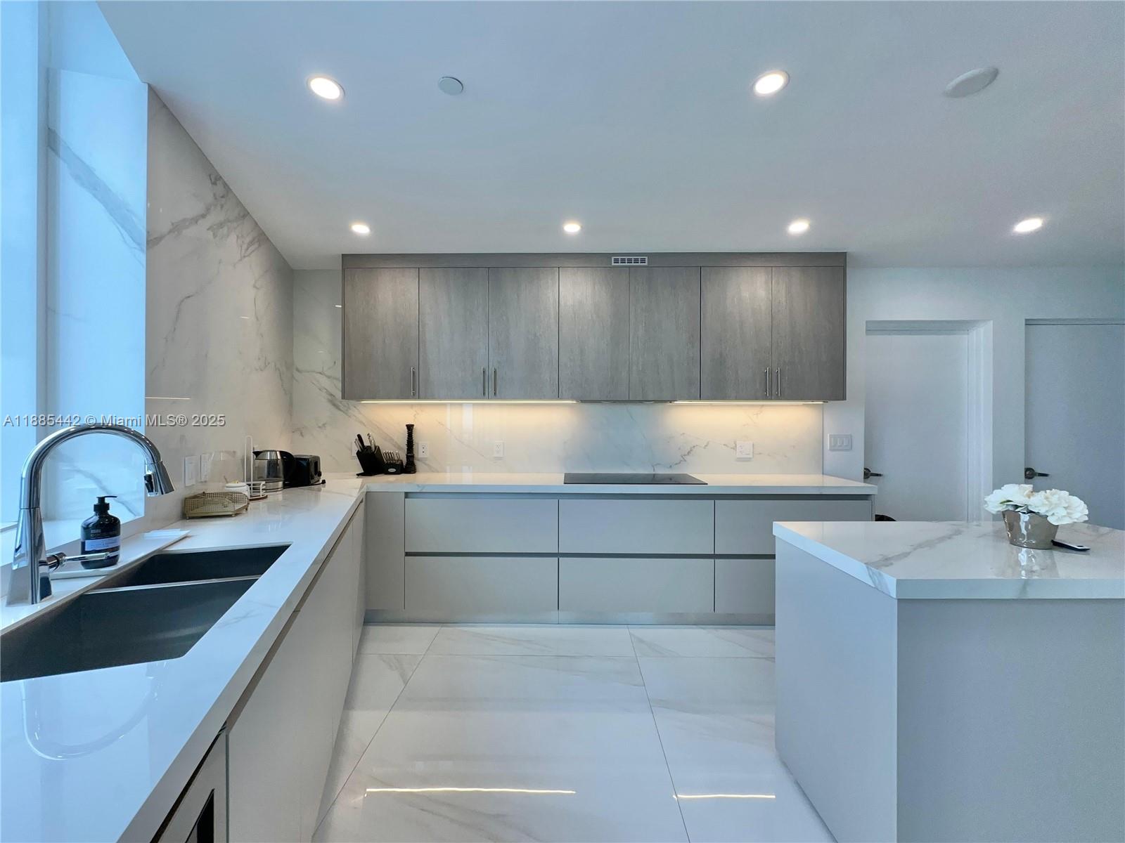 15901 Collins Ave #2406, Sunny Isles Beach FL 33160