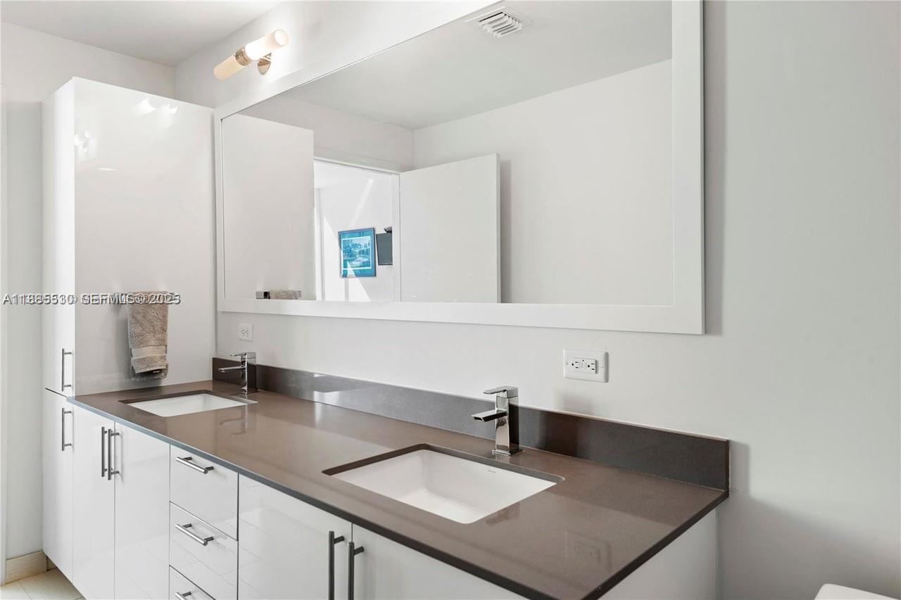 999 SW 1st Ave #1811, Miami FL 33130