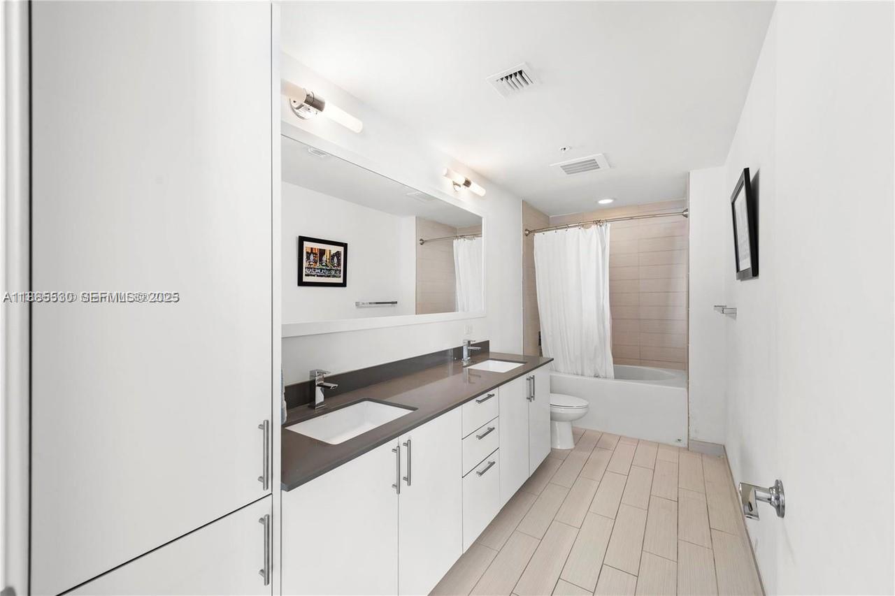 999 SW 1st Ave #1811, Miami FL 33130