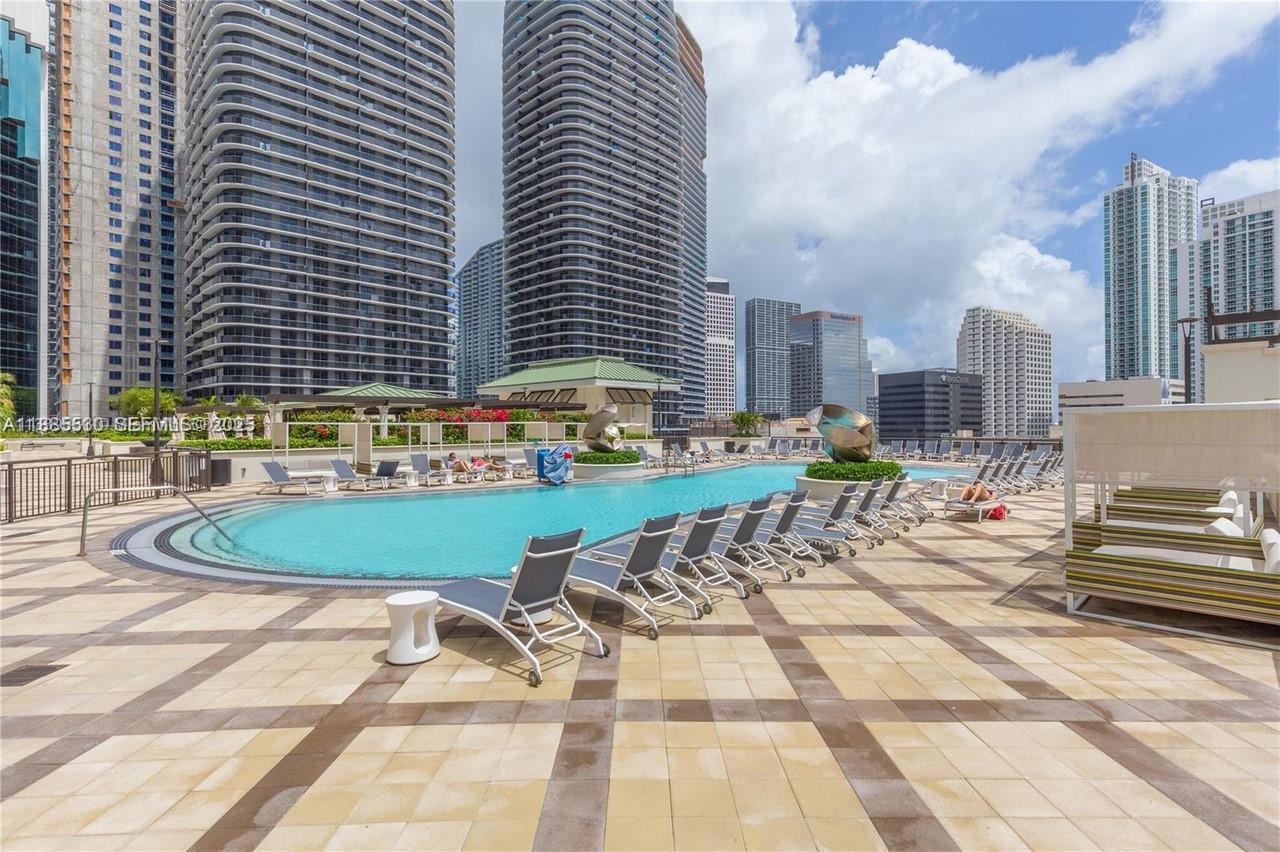 999 SW 1st Ave #1811, Miami FL 33130