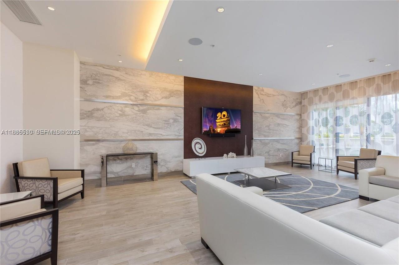 999 SW 1st Ave #1811, Miami FL 33130